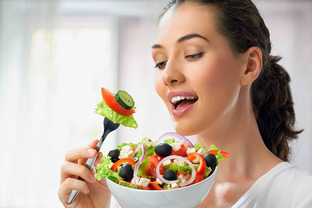 woman-eating-fresh-salad